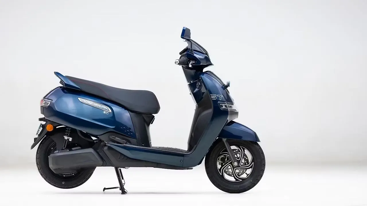 Tvs Iqube St (2)