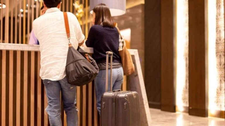 Unmarried Couples Privacy Policy in Hotel: What to do when police arrive