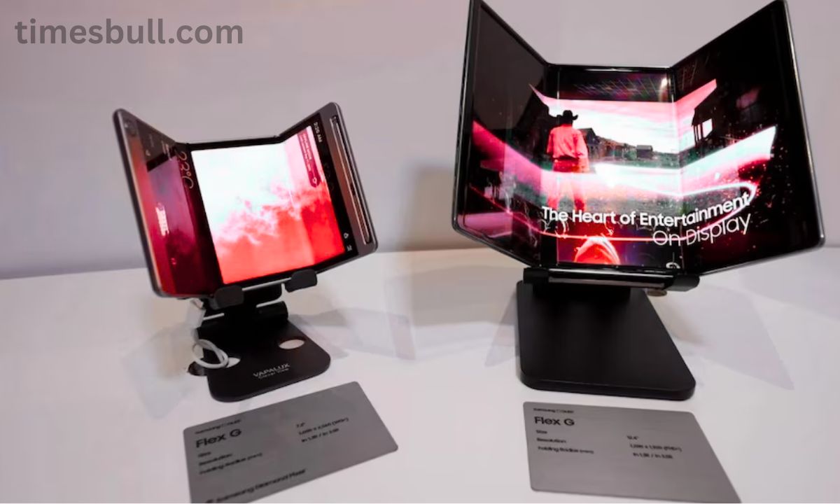 Samsung reveals a tri-fold smartphone...