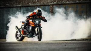 2026 KTM 990 Duke – Proven as a true street fighter again with new colours and aggressive styling
