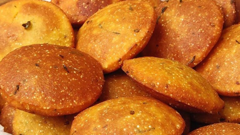 Besan Ki Puri Recipe