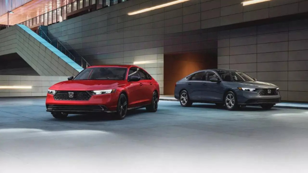 Best Strong-Hybrid Sedans For Daily Office Travel In 2025