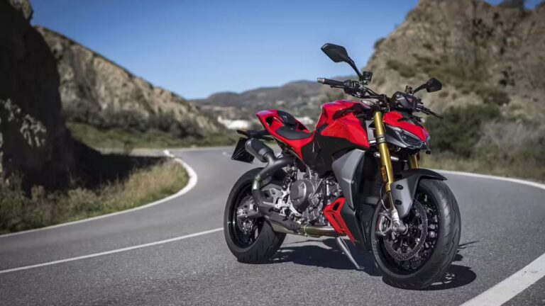 Ducati Streetfighter V2 – 890cc engine, supersport DNA and bold naked styling