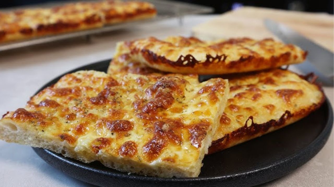 Extra Cheesy Garlic Bread Recipe