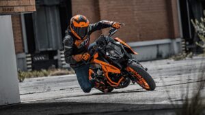 KTM Duke 390- The Bike That Will Bring the Orange Craze to the Streets, Full Details