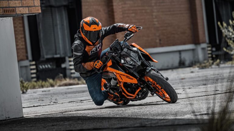 KTM Duke 390- The Bike That Will Bring the Orange Craze to the Streets, Full Details