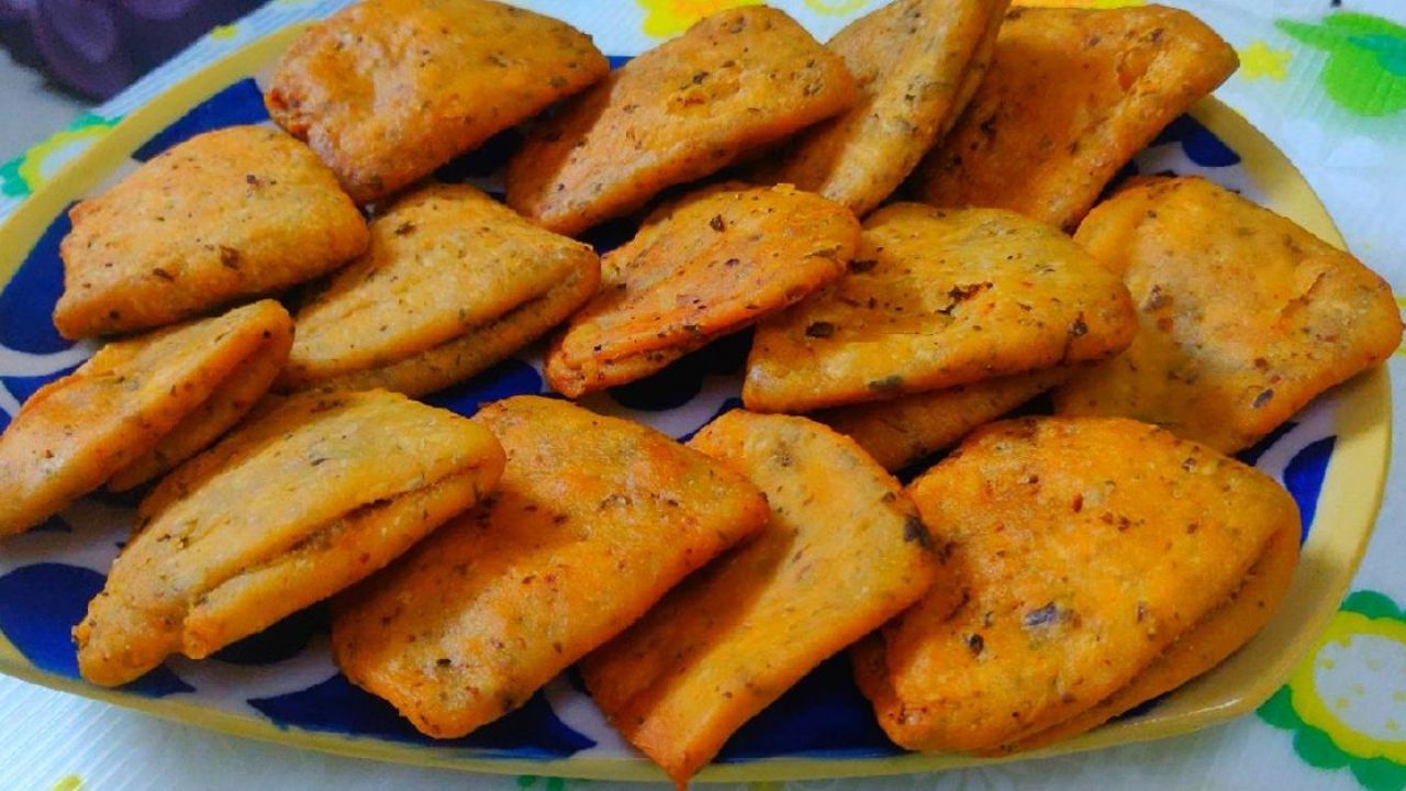 Suji Mathri and Namakpare Recipe