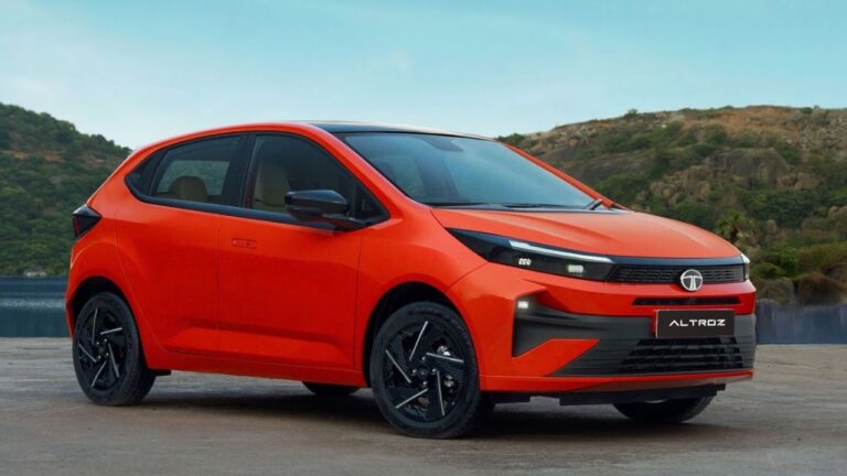 Tata Altroz 2025: Premium Hatchback with Strong Look and Tremendous Performance