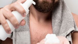 Top Face Washes for Men : with Oily Skin 2025