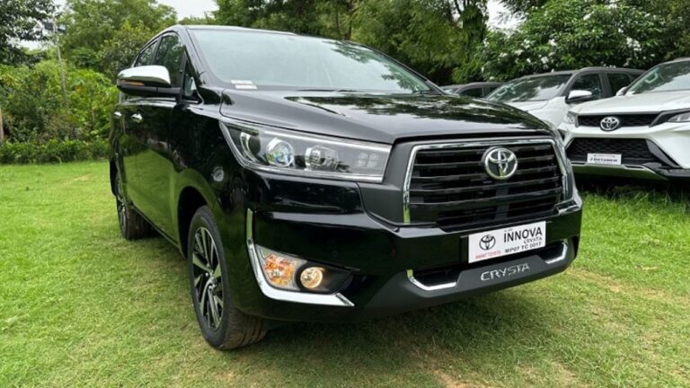 Toyota Innova Crysta: Features a great design along with a 4-cylinder diesel engine