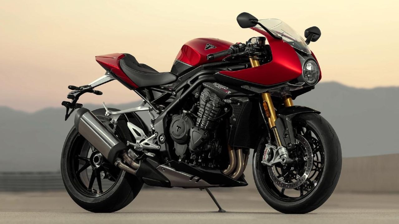 Triumph Thruxton 400 –