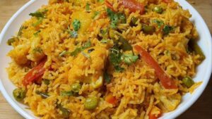 Make This Hot & Testy Veg Tehri to Keep Yourself Cozy in the Winter Season