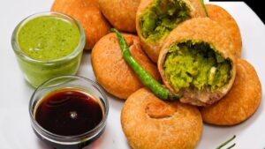 Warm Up Your Winter Evenings with Crispy Palak Kachori – A Must-Try Snack Recipe