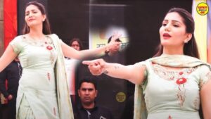 Haryanvi Dance - Sapna Choudhary Bold Dance on ‘Rasgulla Khawa De’ Goes Viral, Watch Now