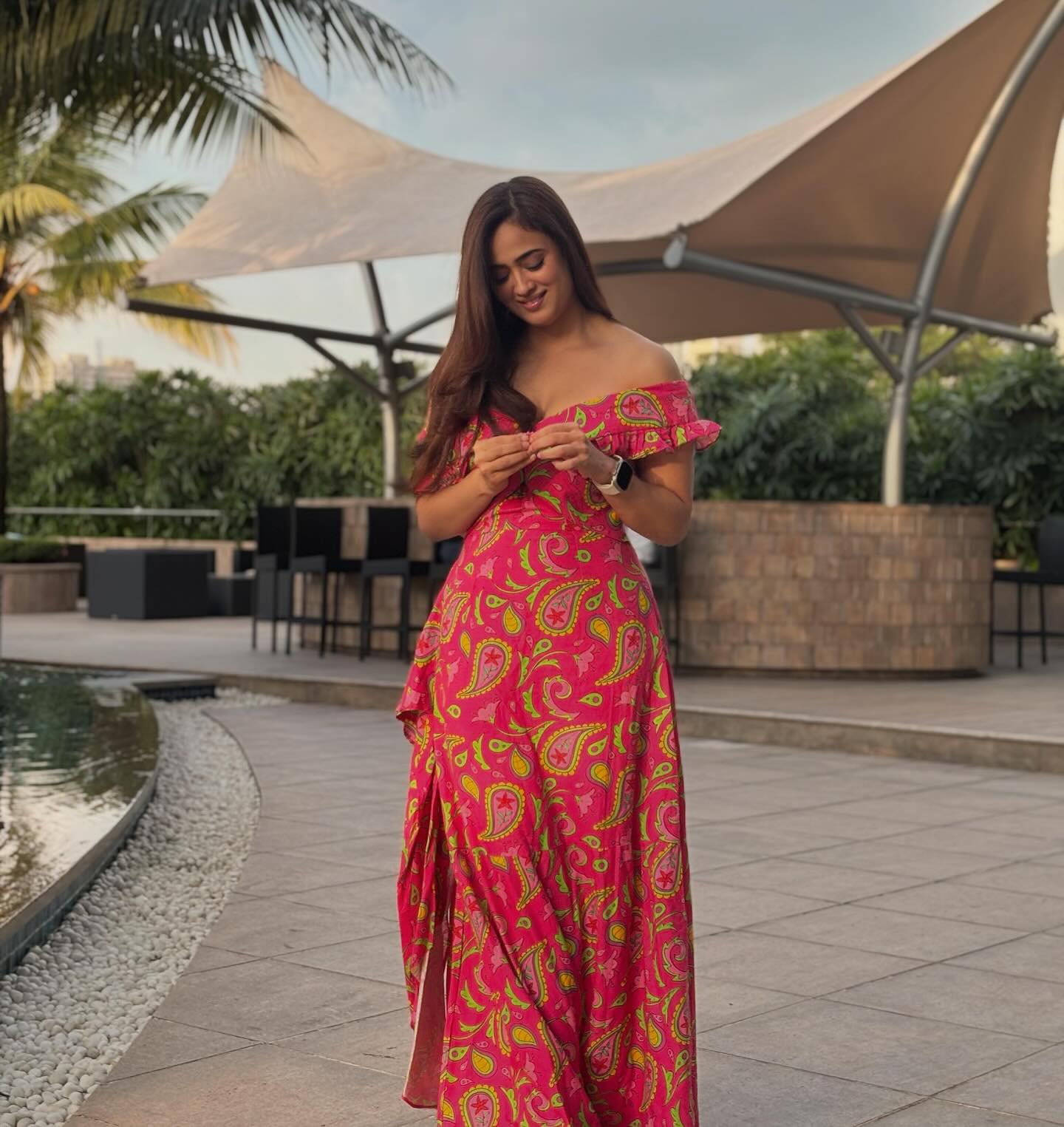 Shweta Tiwari Flaunts curvy Figure...