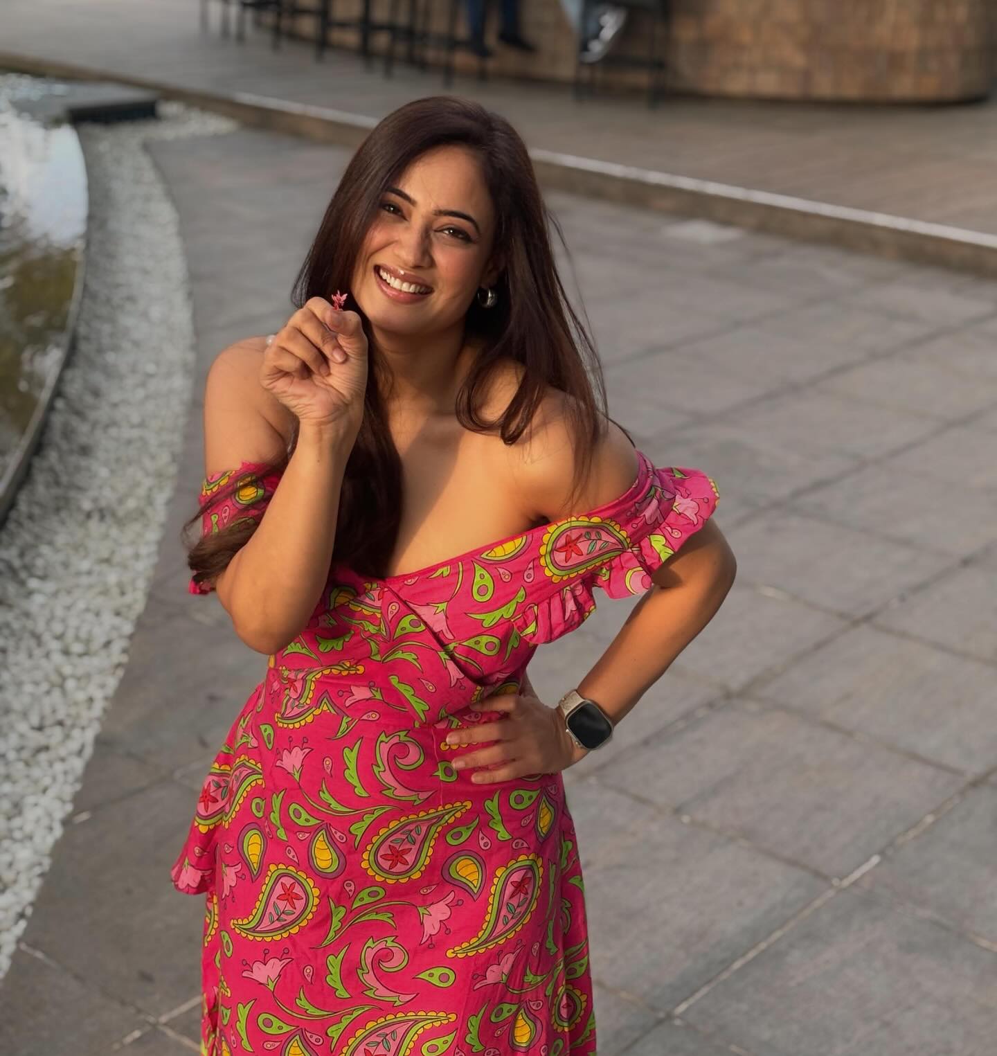 Shweta Tiwari Flaunts curvy Figure...