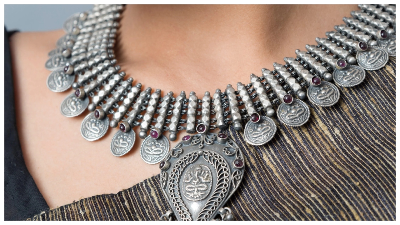 Silver Price Today – Check...