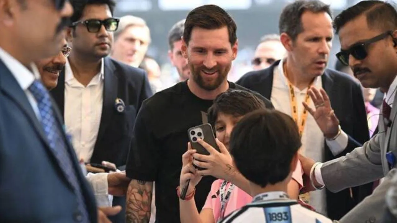 How to take a Free picture with Messi