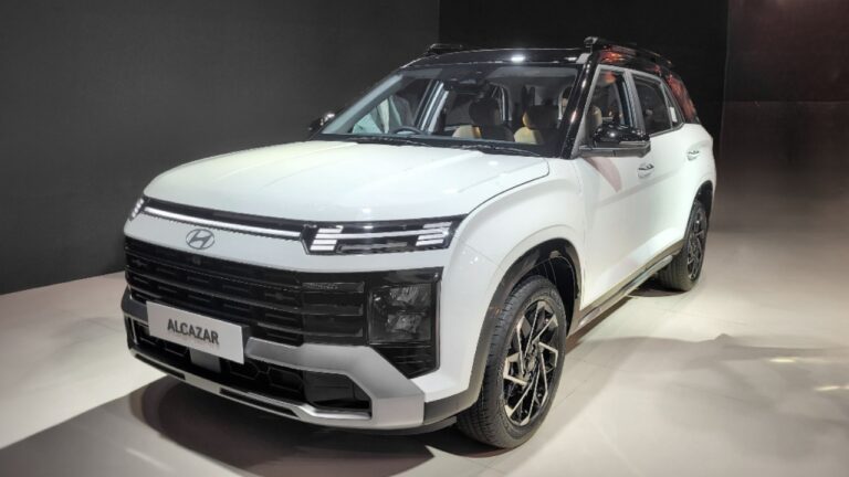 Hyundai Alcazar Facelift 2025 Review – Better 7-Seater for Families?