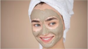 Multani Mitti Benefits – This ₹20 Clay Outsmarts Expensive Beauty Products for Glowing Skin