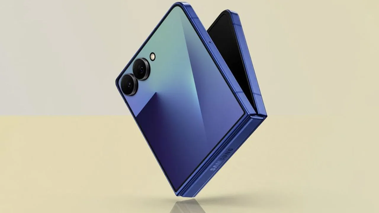 Samsung Galaxy Z Flip 8 Phone 1