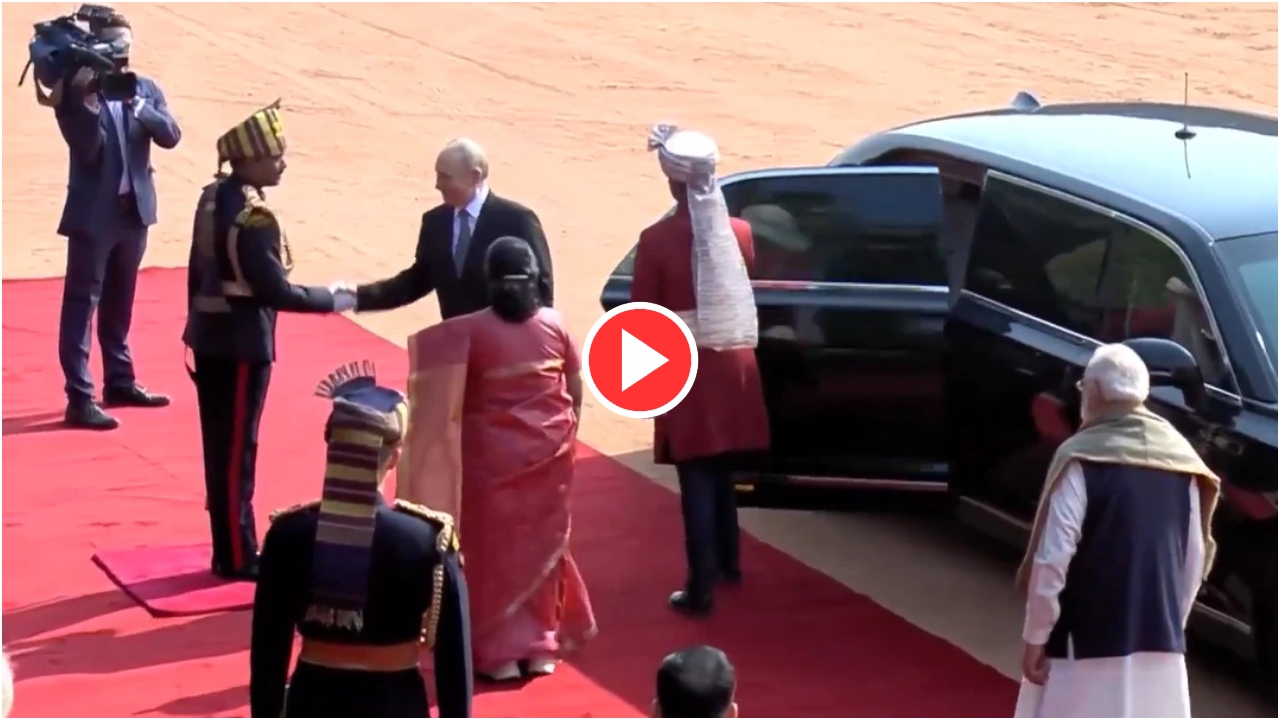 Vladimir Putin shakes hands