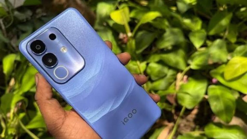 Mid-Budget Phone—Get iQOO Z10x 5G Below Rs 15000 During Year-End Sale 2025