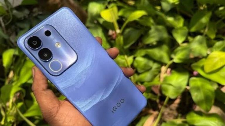 Mid-Budget Phone—Get iQOO Z10x 5G Below Rs 15000 During Year-End Sale 2025