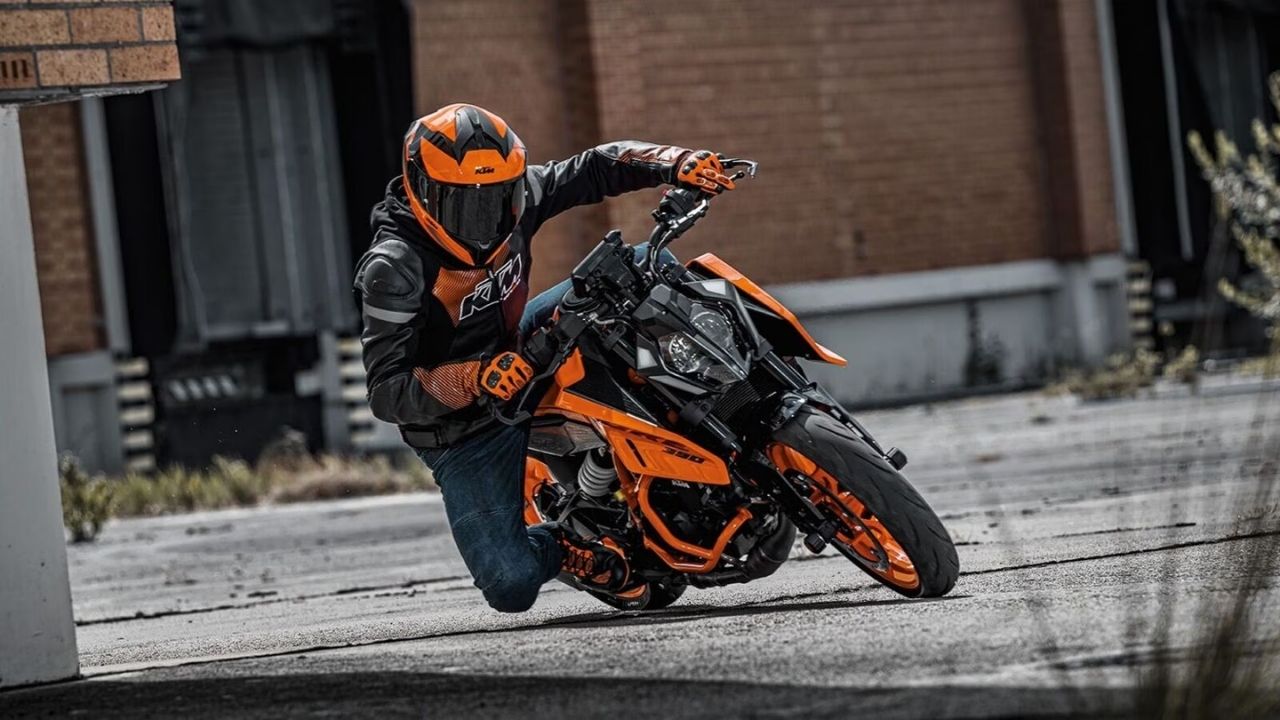 2026 KTM 390 Duke Global...