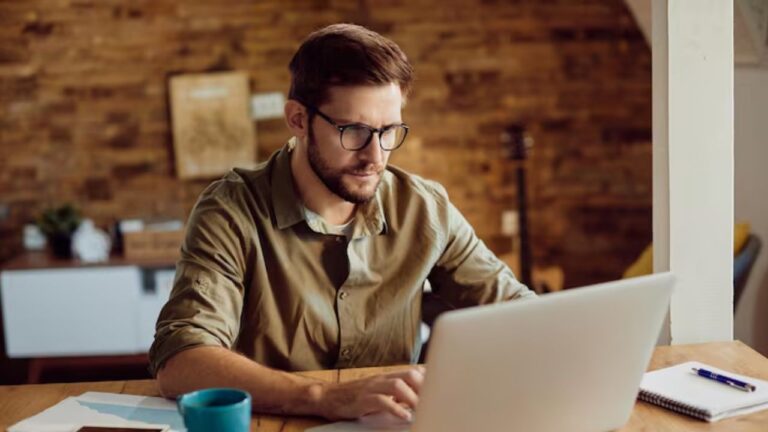 Business Idea: Start This Home-Based Business with 1 Laptop and Earn ₹1 Lakh Per Month