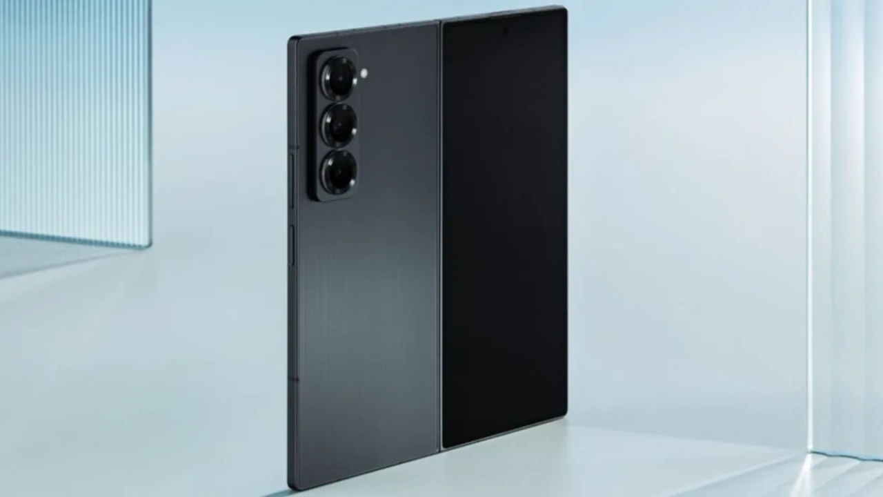 Samsung Galaxy Z Fold 6...