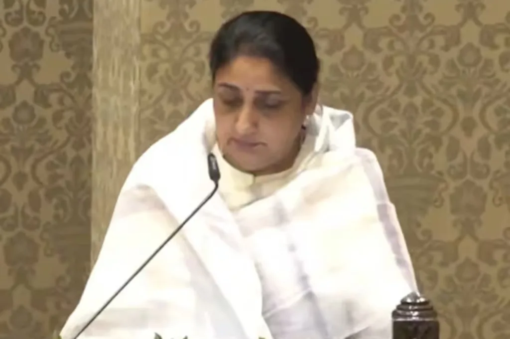 Sunetra Pawar Takes Oath as Deputy CM with Tears in Her Eyes, Devendra Fadnavis Also Present