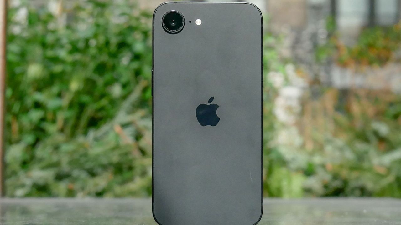 iPhone 17e Phone 1 1