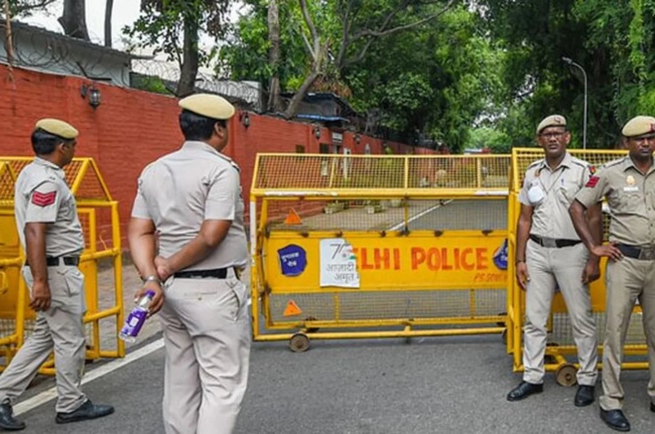 9 Delhi Schools Receive Bomb Threat, Security Agencies on High Alert - Times Bull