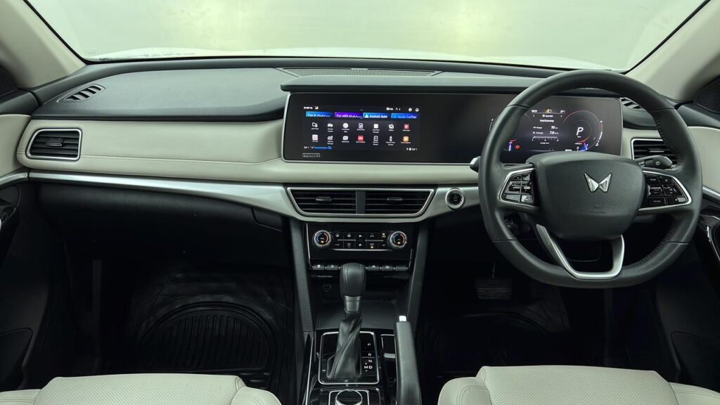 XUV700 vs Alcazar 2026: Which is More Powerful & Feature-Packed SUV – Check Price