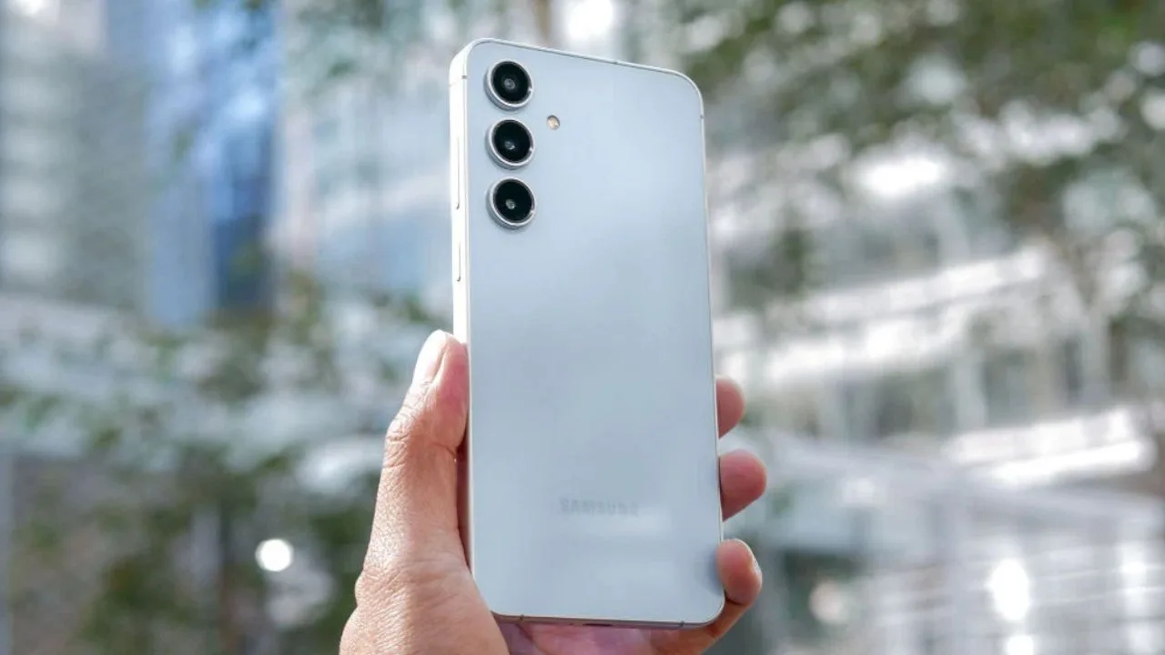 Best Camera Phone in Budget in Flipkart Valentine’s Offer- Samsung Galaxy S24 FE 5G Price Cut by ₹20,000 - Times Bull