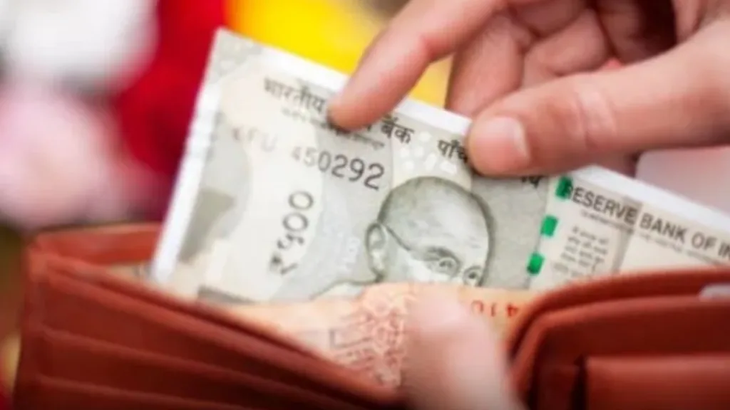 8th Pay Commission: Salary could reach up From Rs 18,000 to Rs 54,000! Expectations are increasing