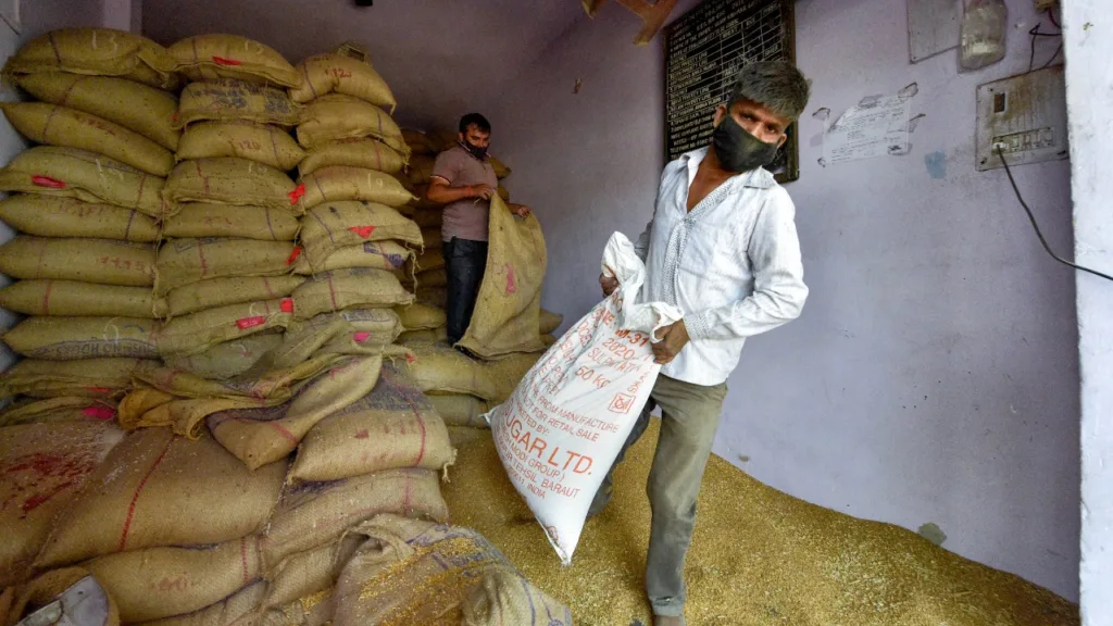 Free Ration- 3x Free Ration in April, Central Govt brings joy to middle class families