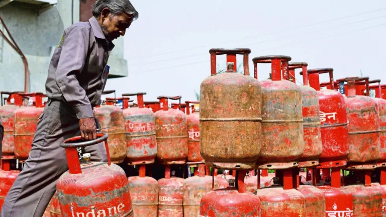 LPG Price– Get Rs 300 discount on cylinders, Know how