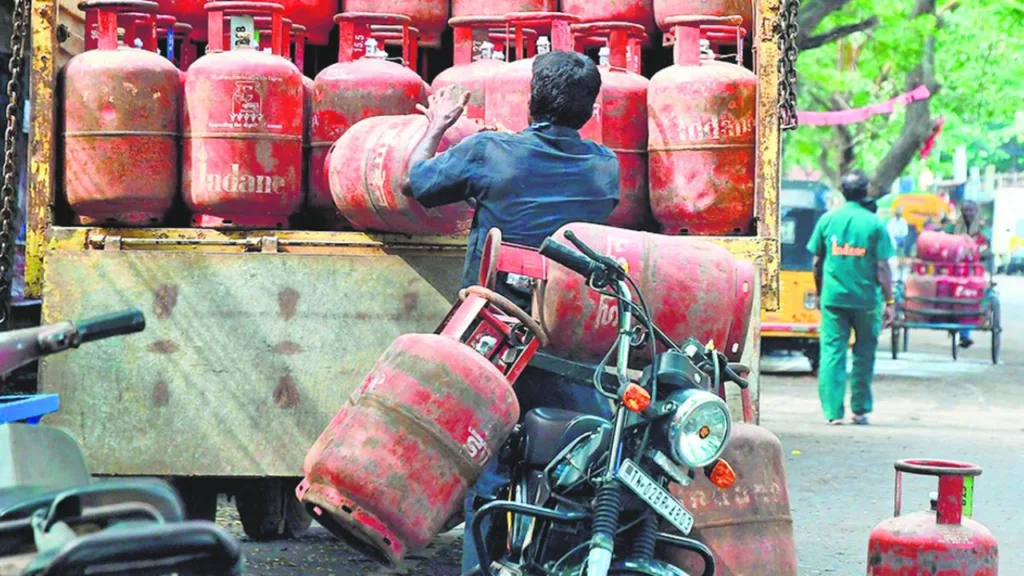 LPG Gas Tips- How to Check If Your Cylinder Has Less Gas? Know the process