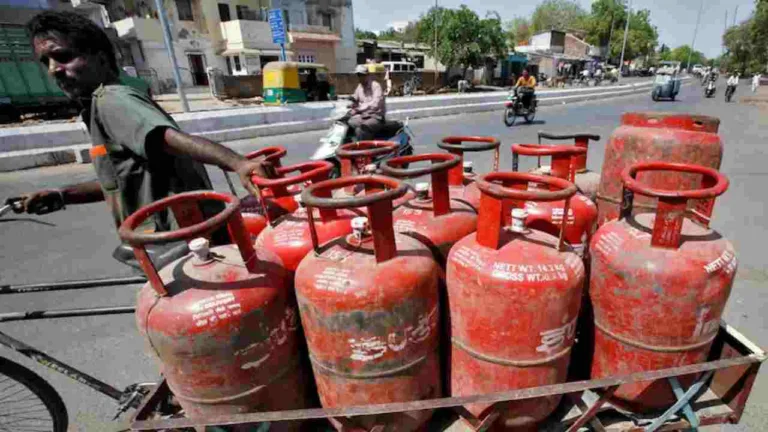 LPG Cylinder Booking Rules Changed, People to Get Supply Within 45 Days
