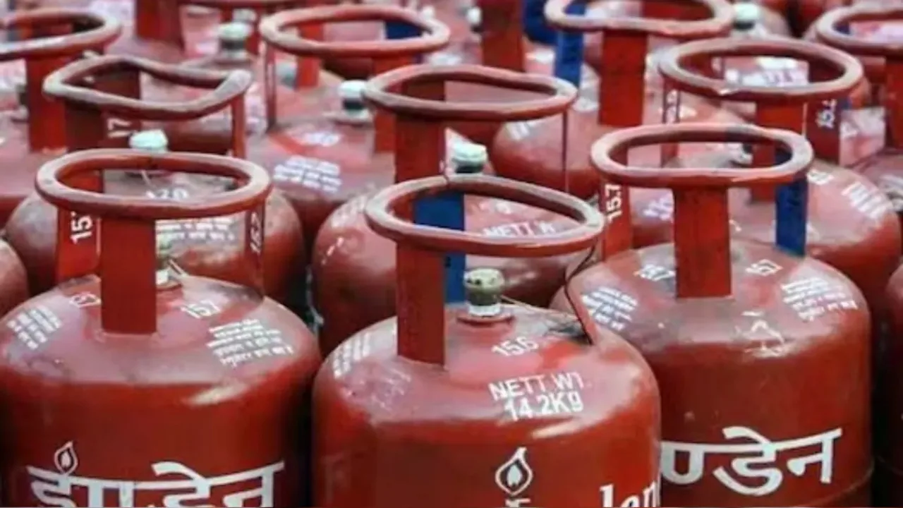 Fake LPG KYC Messages – Scammers Targeting Indane, Bharat Gas and HP Gas Users - Fake Lpg Kyc Messages (2) | TIMESBULL