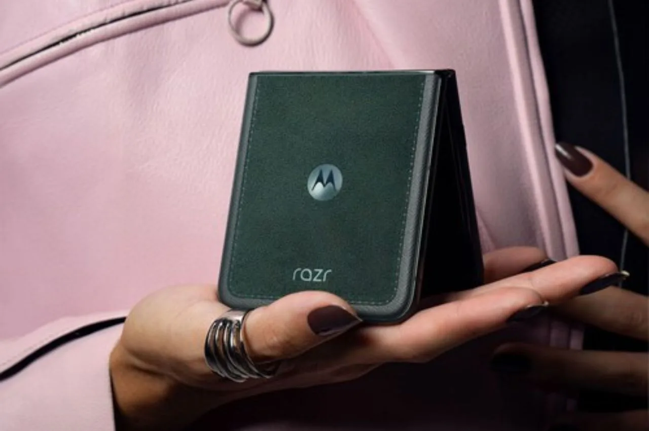 Motorola Razr 60 Ultra Gets ₹20,000 Flat Discount on Amazon With 16GB RAM - Motorola Razr 60 Ultra | TIMESBULL