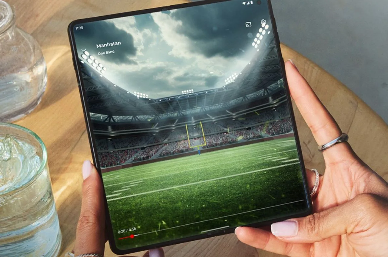 Motorola Razr Fold Goes on Sale in India: Price, Launch Offers, and Specifications for the Snapdragon 8 Gen 5 Book-Style Foldable - Motorola Razr Fold | TIMESBULL