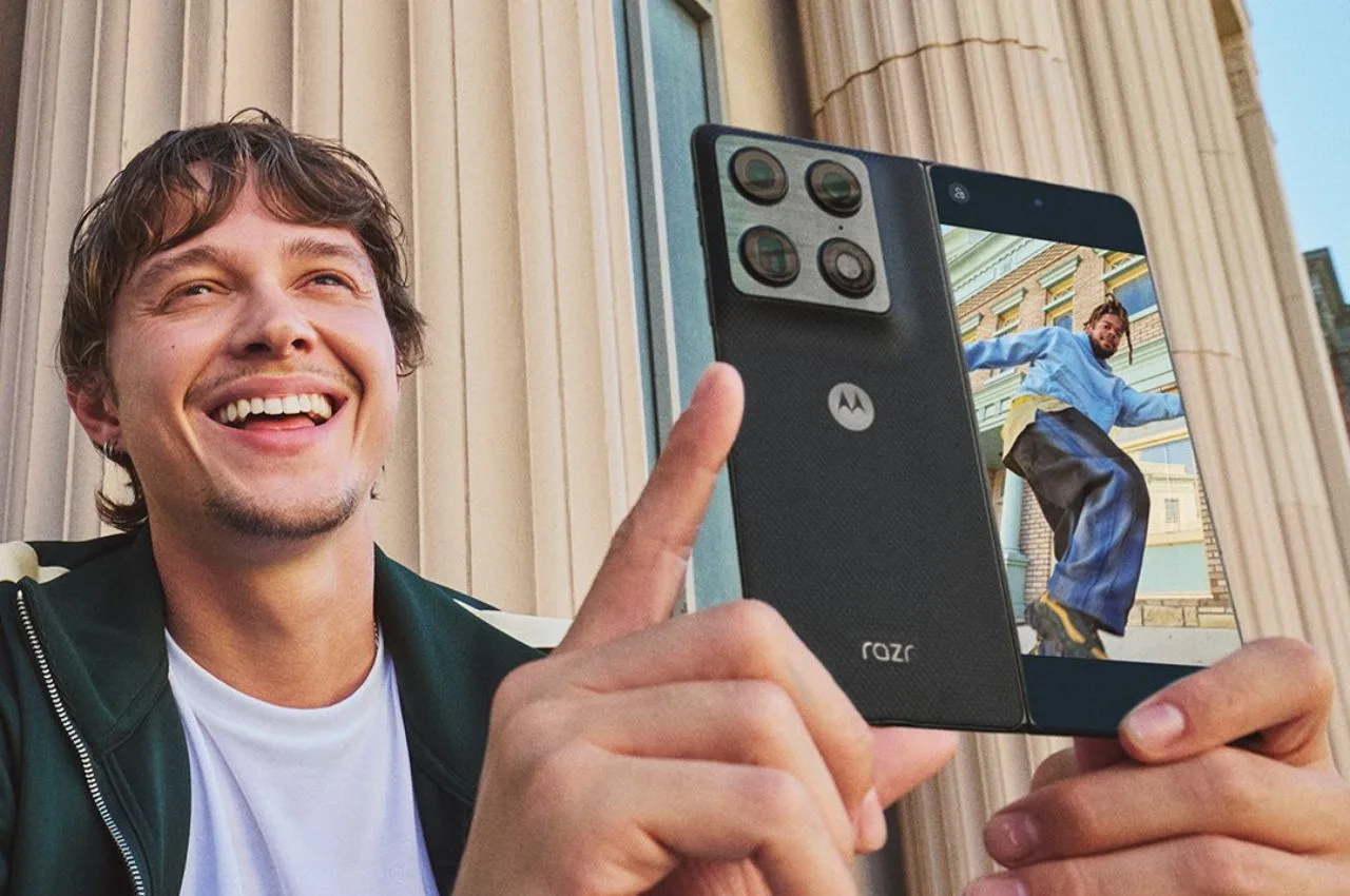 Motorola Razr Fold Goes on Sale in India: Price, Launch Offers, and Specifications for the Snapdragon 8 Gen 5 Book-Style Foldable - Motorola Razr Fold | TIMESBULL