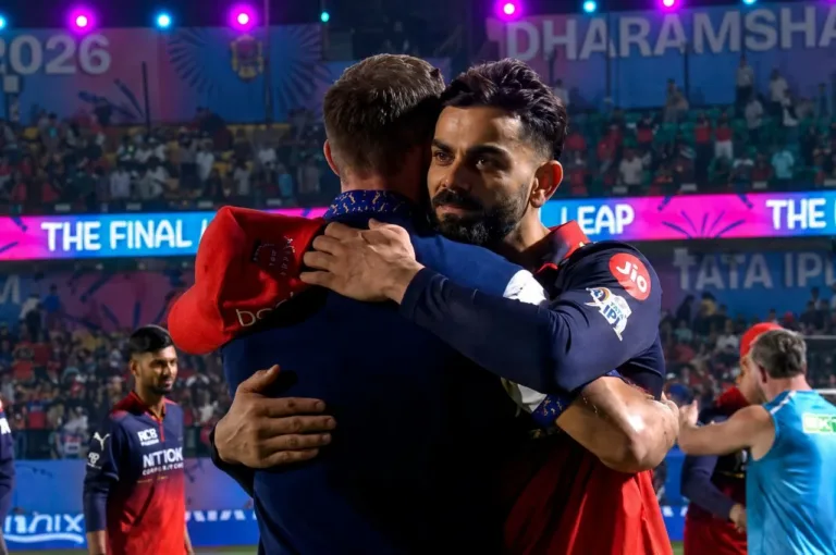 Virat Kohli and AB de Villiers Shared a Special Viral Hug!