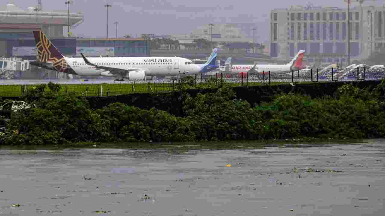 Flight Delay– 500+ Flights Delayed and Diverted After 98 kmph Winds hits in Delhi, Know Before Travel - Flight Delay | TIMESBULL