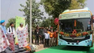 Hydrogen Bus Service Begins