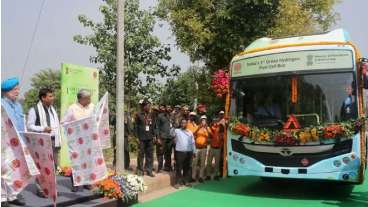 Hydrogen Bus Service Begins Operations, Know Ticket Fare, Timings - Hydrogen Bus | TIMESBULL