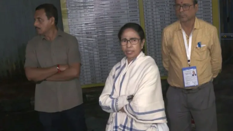 Mamata Banerjee Spends 3 Hours at Protest, TMC Allegations vs Election Commission of India Response